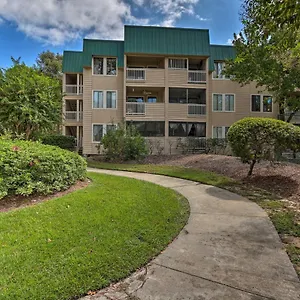 Colorful Hilton Head With And Pool Access! Apartment Hilton Head Island
